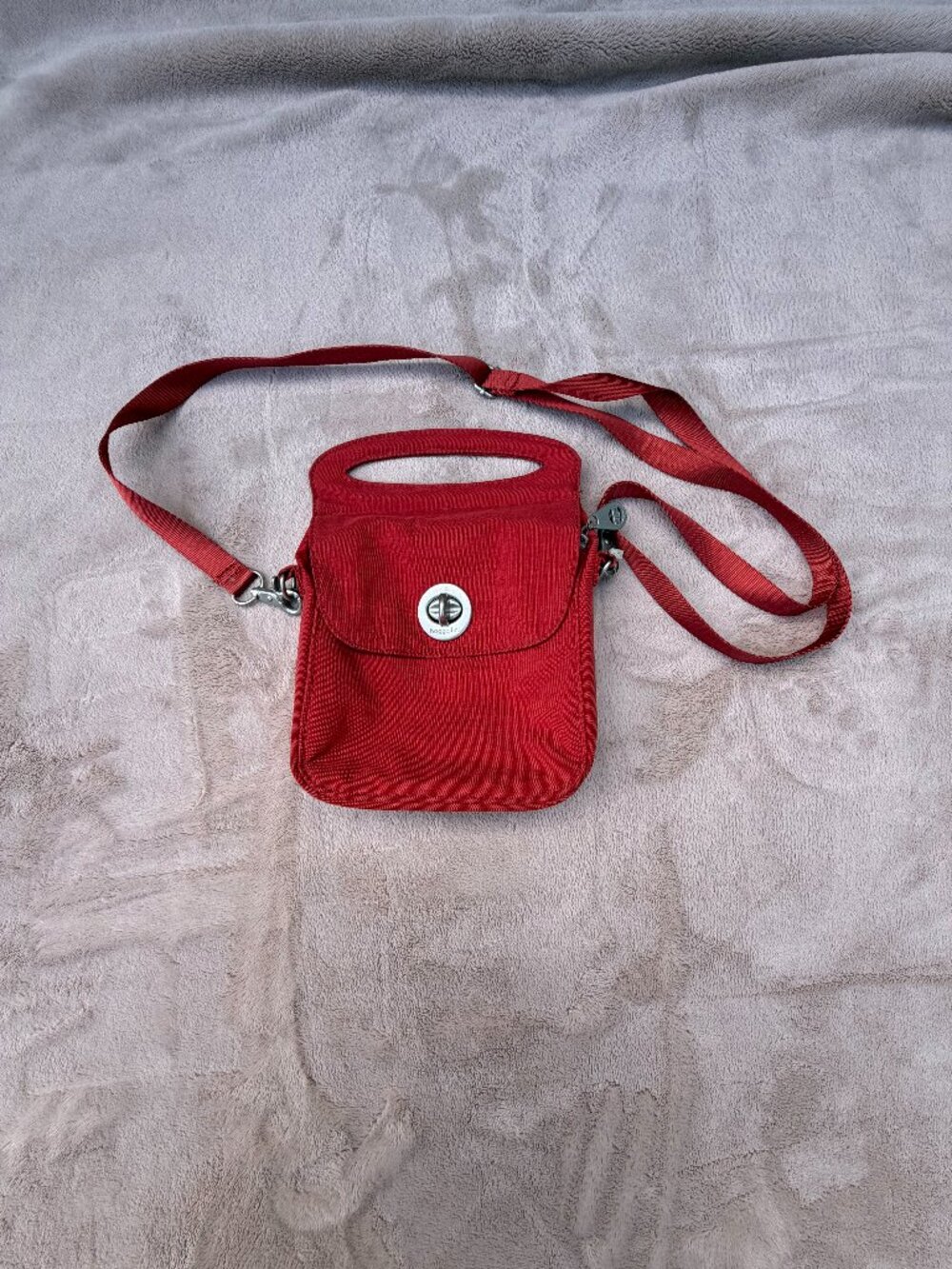 BAGGALLINI CRIMSON RED COMPACT CROSSBODY WITH BUILT-IN WALLET